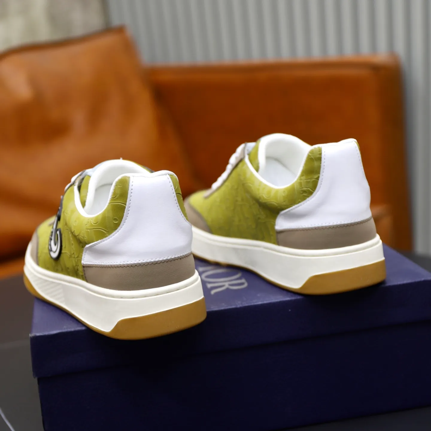 Ex-factory price: 400💰🙅‍♂️🙅‍♂️🙅‍♂️ Brand: Dior DIOR Standard code: 38-44 (45 customized) Grade: Same as the official website Material: Original cowhide material spliced with brand cloth Comfortable and breathable lining Lightweight and wear-resistant sports outsole Style category: Men's fashion casual shoes Running sports shoes Distinguished luxury brand elements Top luxury color: actual picture color